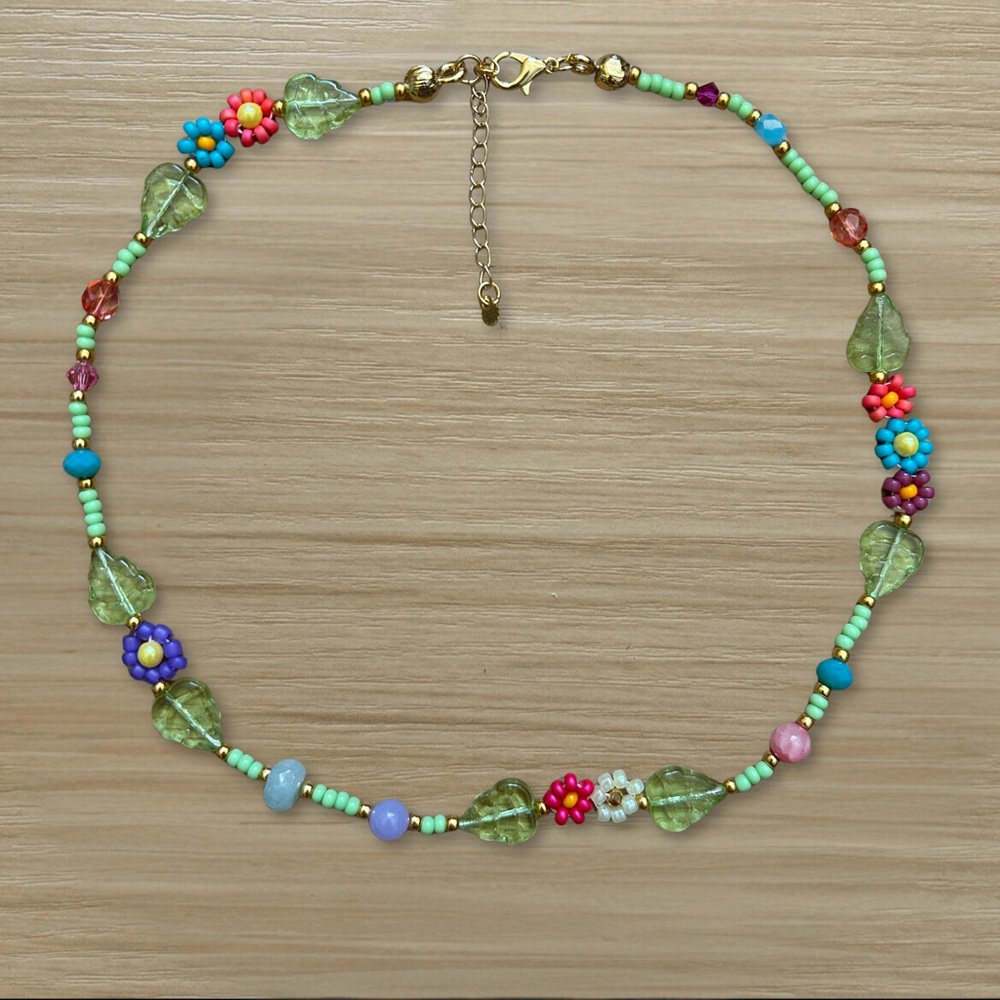 garden party // seed bead flower necklace, handmade